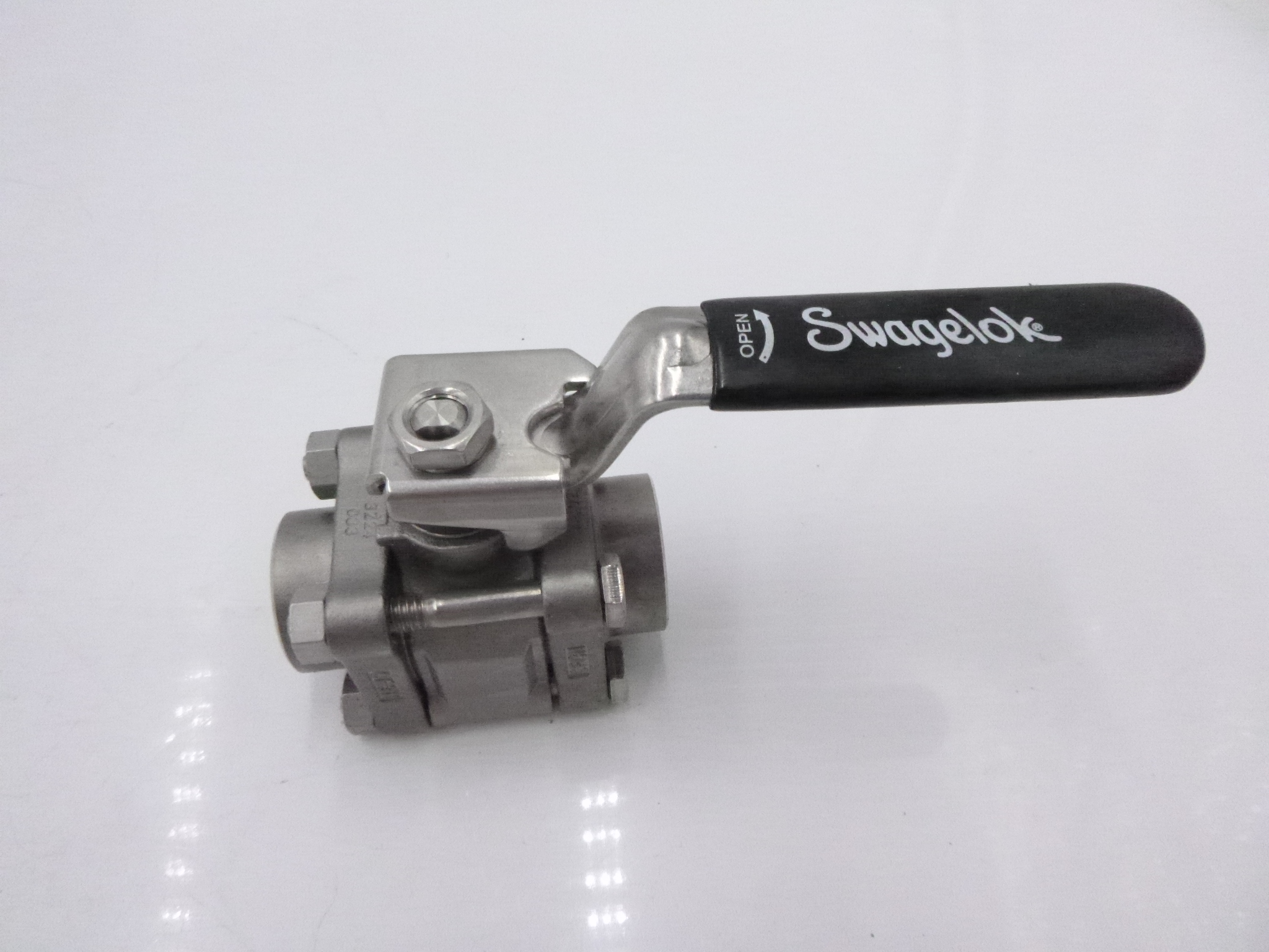 Swagelok SS63TF8 3 Piece 60 Series Ball Valve 1/2" FNPT Stainless